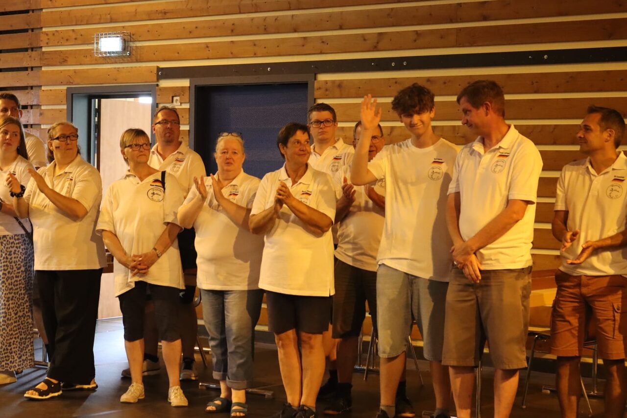 Les joueurs applaudissent les vainqueurs